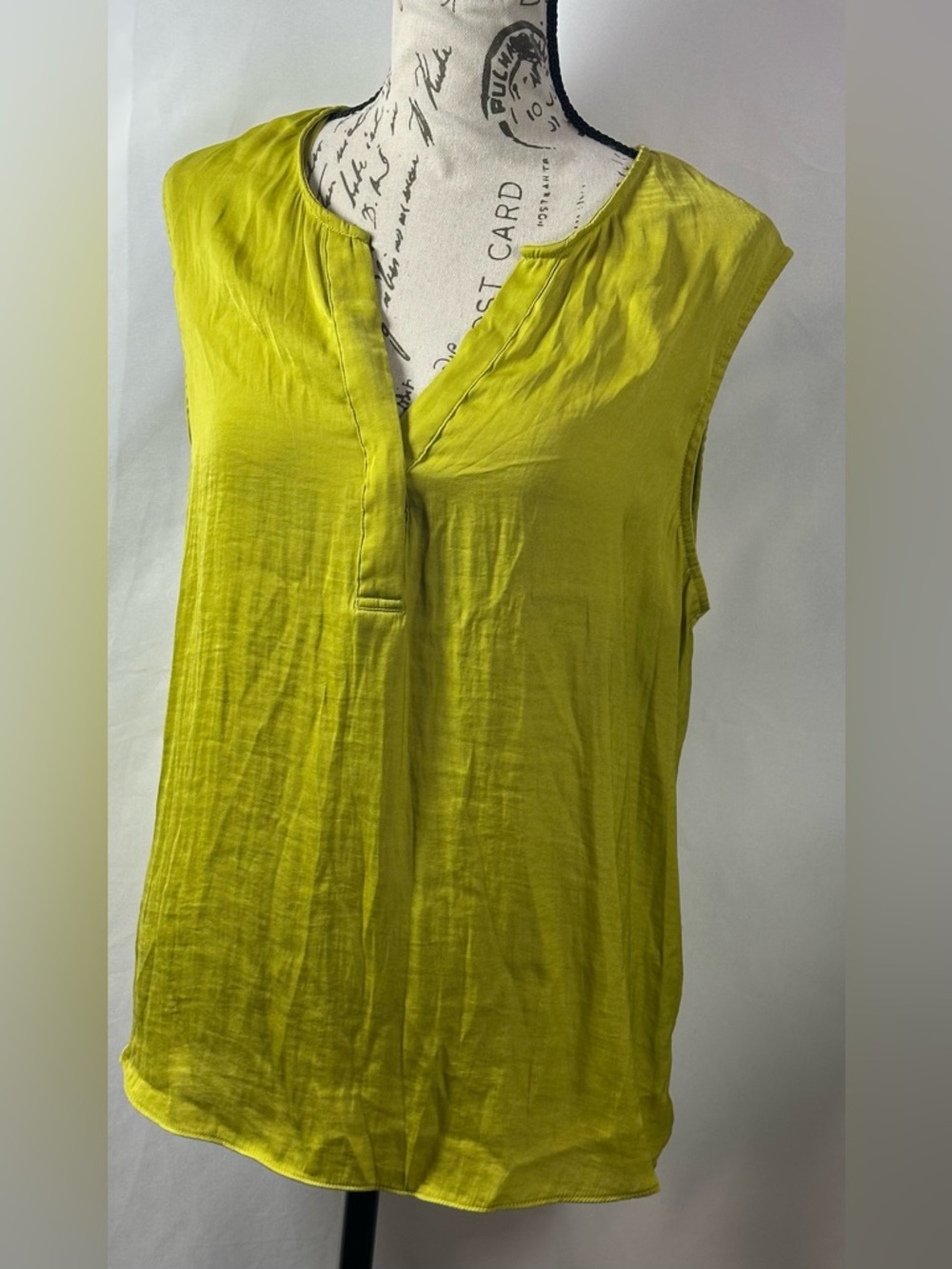 🩷Women's Sleeveless Blouse in Lime Green - Picture 2 of 9